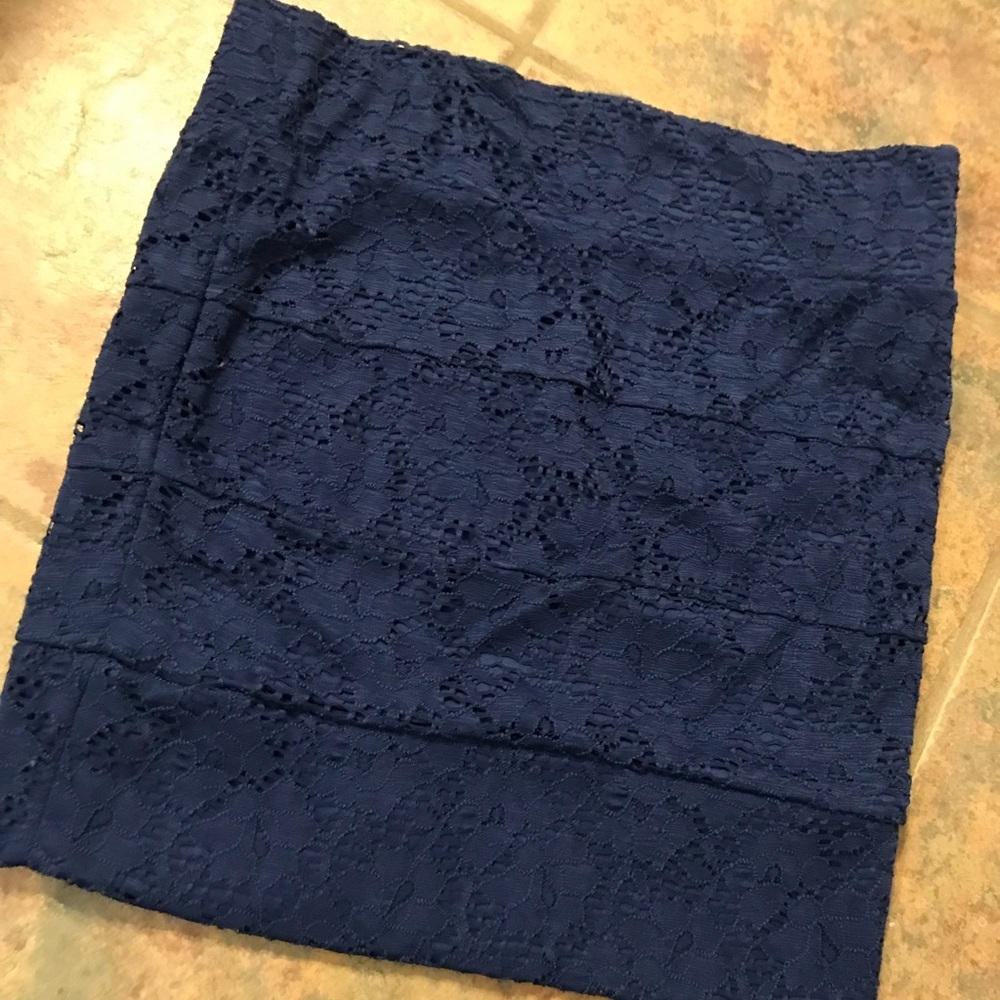 beautiful blue laced pencil skirt :-)